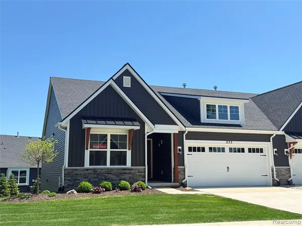 $475,900 | 255 Canyon Creek Court, Unit 49, Howell, MI 48843