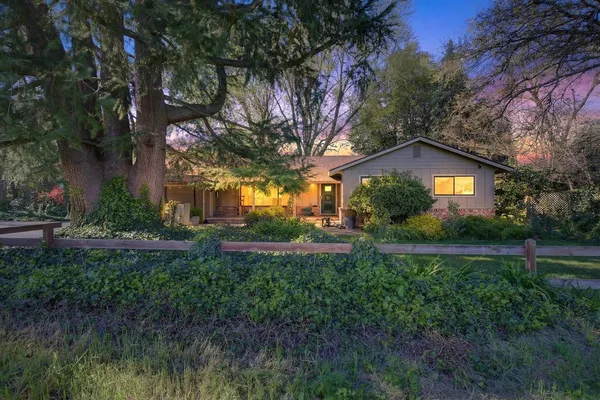 a view of a yard in front of house