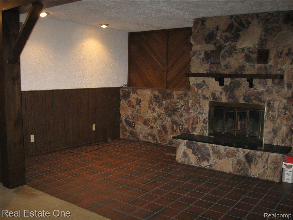 1437 West Avon Road Rochester, MI 48309 - Photo 12 of 19 Family Room
