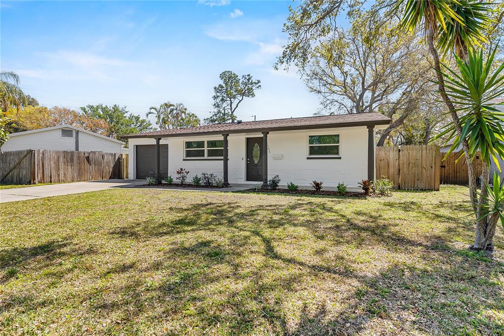 8201 Riverside Drive Northeast St. Petersburg, FL 33702 - Photo 4 of 25