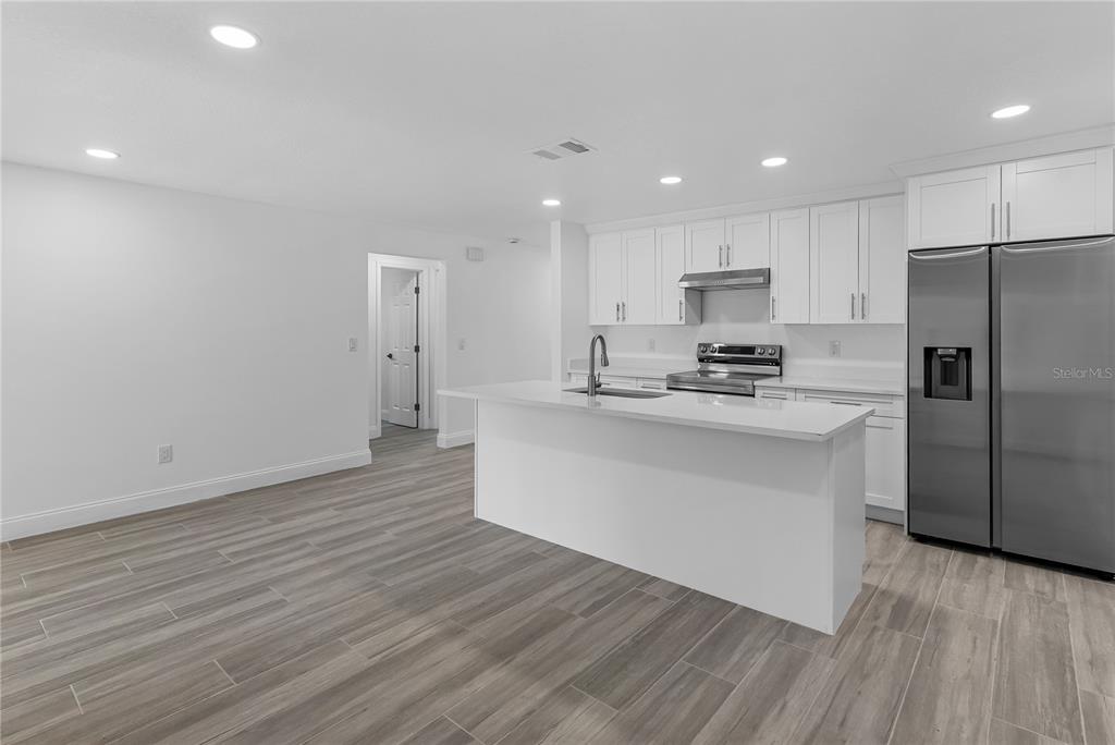 8201 Riverside Drive Northeast St. Petersburg, FL 33702 - Photo 7 of 25