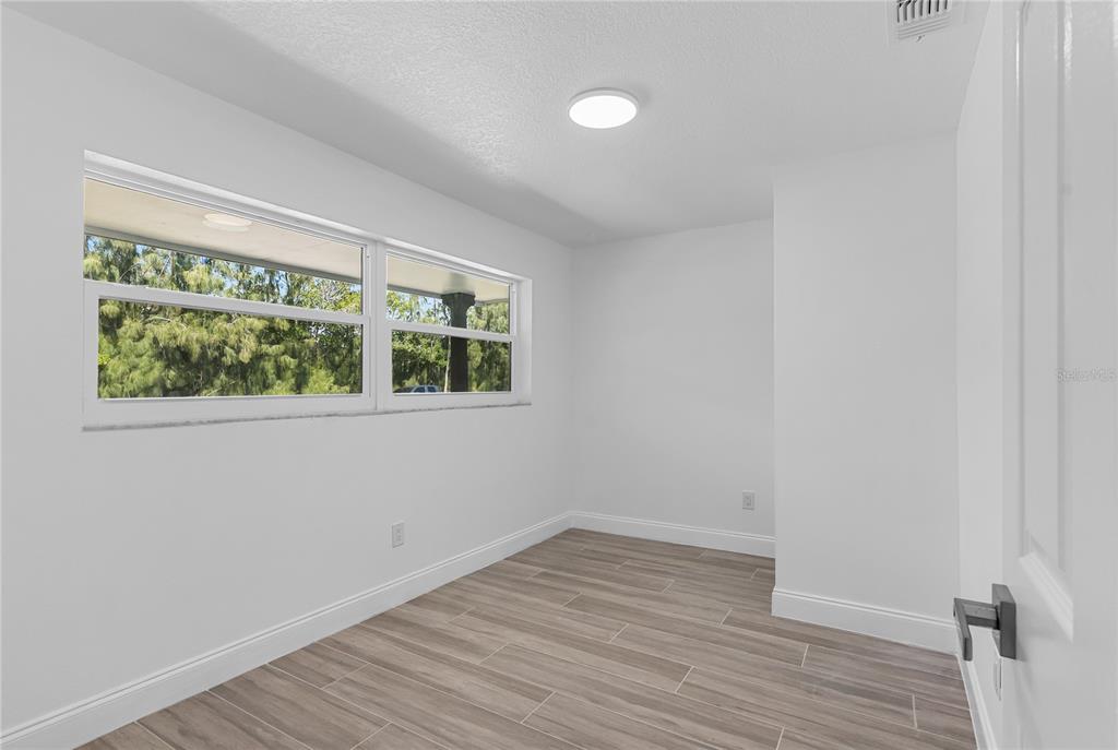 8201 Riverside Drive Northeast St. Petersburg, FL 33702 - Photo 9 of 25