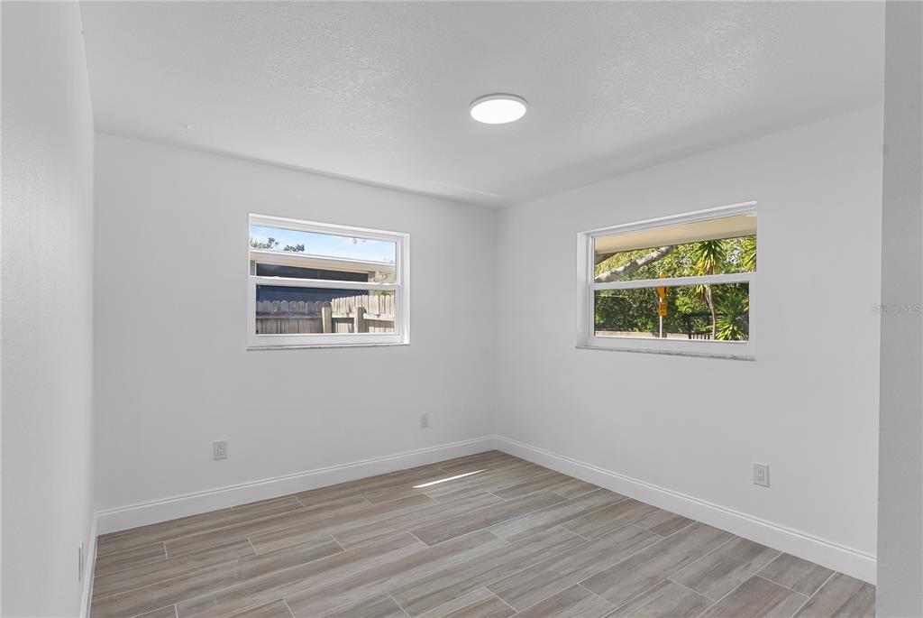 8201 Riverside Drive Northeast St. Petersburg, FL 33702 - Photo 10 of 25
