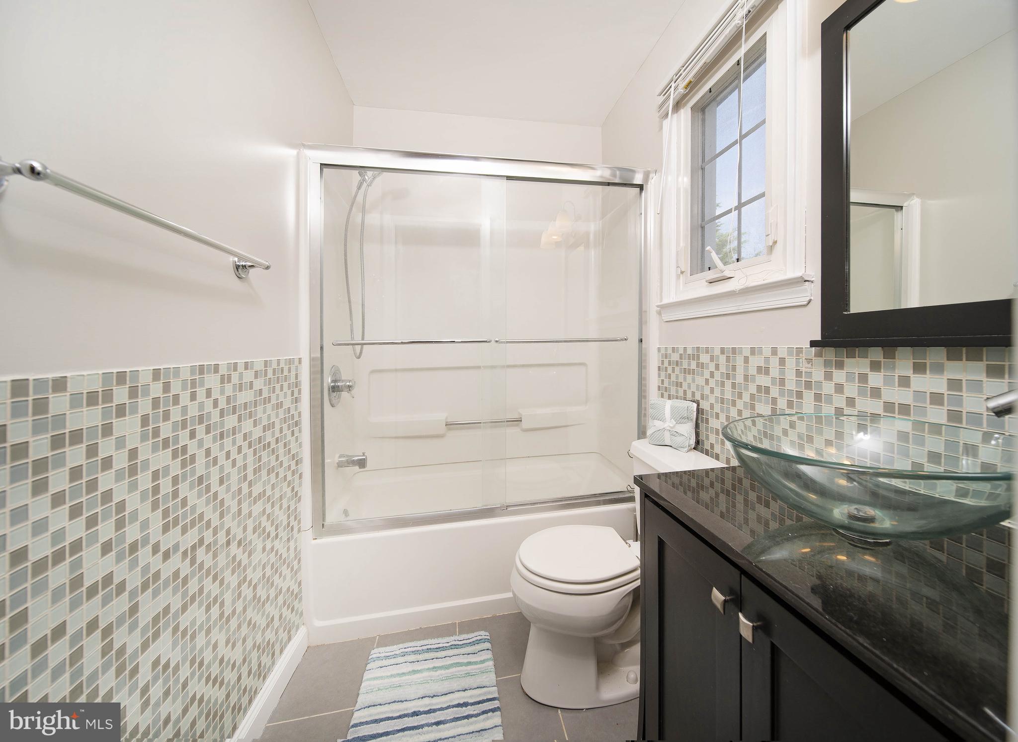 24 Tysons Ford Road Newark, DE 19711 - Photo 14 of 23 Updated hall bath with granite vanity