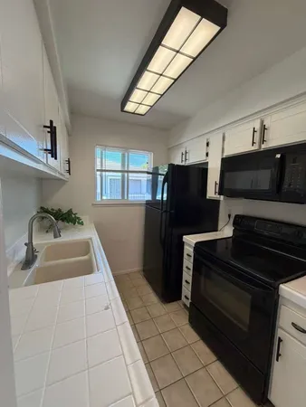 $2,999 | 4608 Via Vista, Huntington Beach, CA 92649