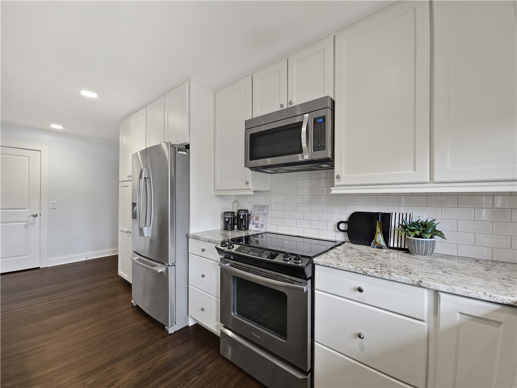 820 East Avenue, Unit UN700 Rochester, NY 14607 - Photo 18 of 39 Kitchen