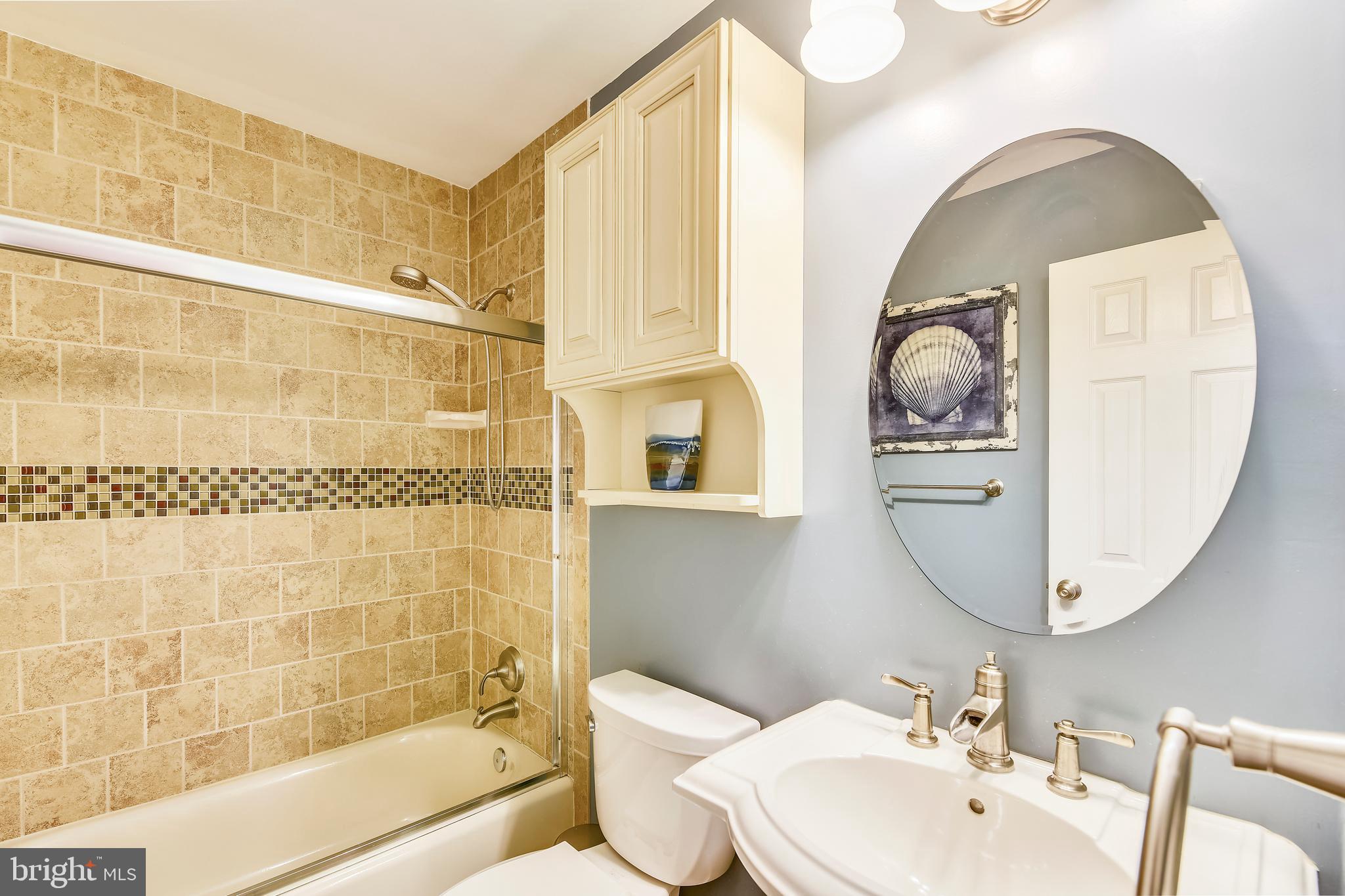9317 Raintree Road Burke, VA 22015 - Photo 20 of 69 Main level full bath