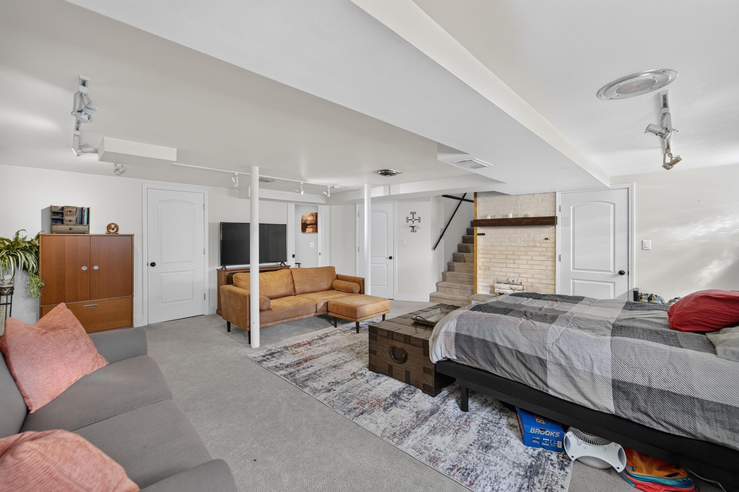 2626 Chamberlain Avenue Madison, WI 53705 - Photo 28 of 36
