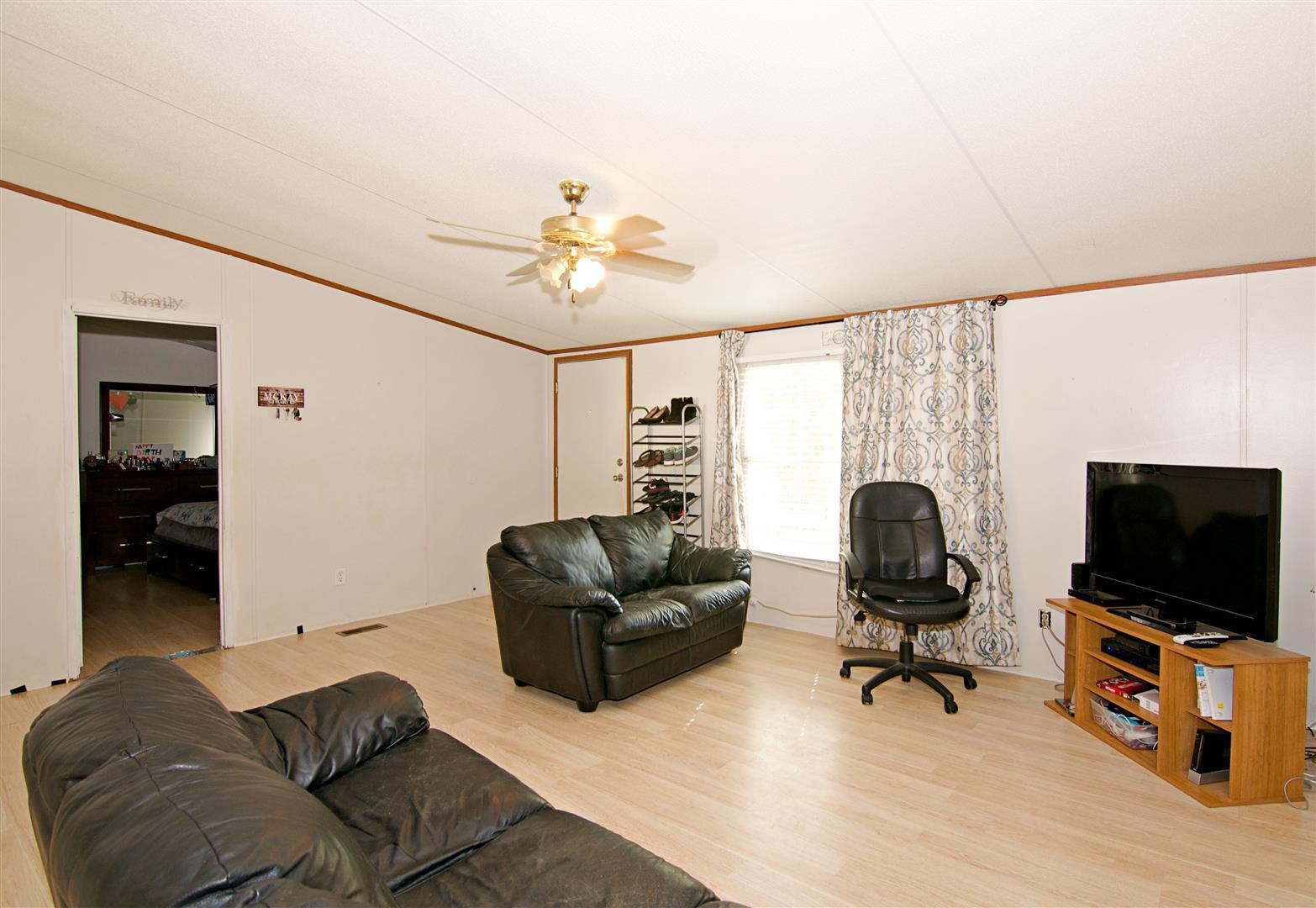 305 Compton Drive Moncks Corner, SC 29461 - Photo 9 of 24 10 (Large)