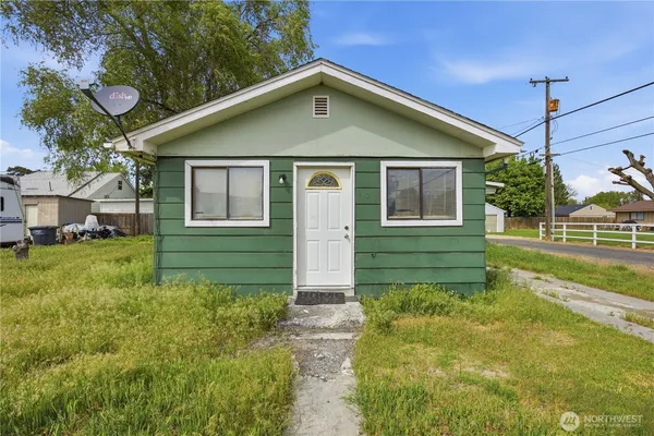$140,000 | 104 East 5th Street, Warden, WA 98857