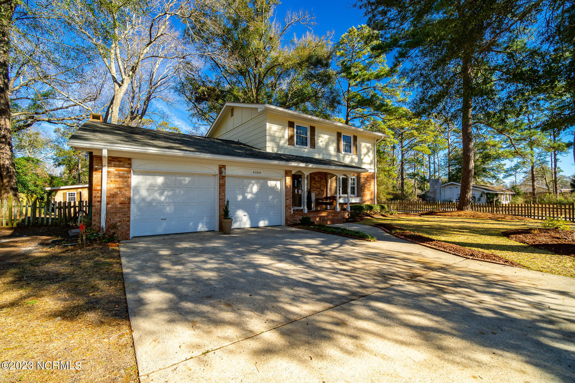 4200 Country Club Road Morehead City, NC 28557 - Photo 39 of 42 Garage