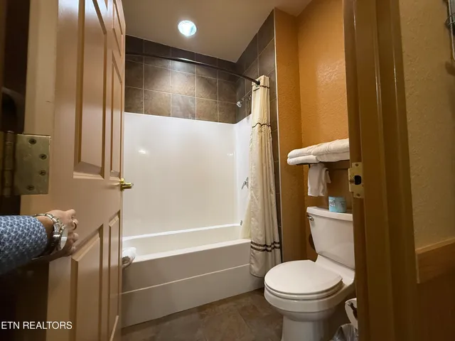 $770,000 | 1424 Old Knoxville Highway, Unit 11003 5, Sevierville, TN 37876