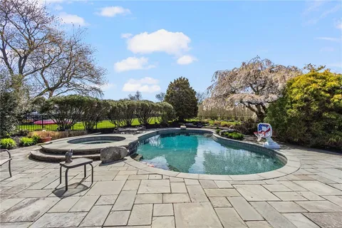 $1,750,000 | 40 Little Harbor Road, Tiverton, RI 02878