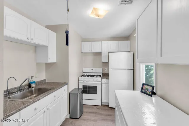 $319,900 | 118 Jersey Avenue, Middletown, NJ 07748