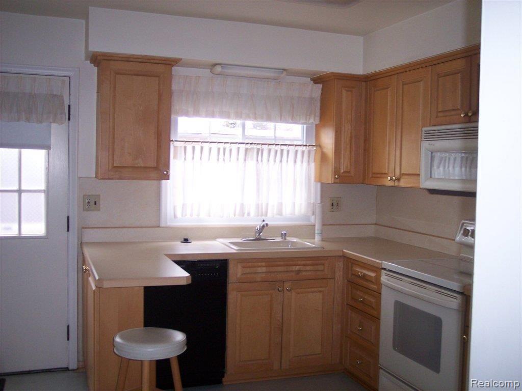 31159 Hoover Road Warren, MI 48093 - Photo 3 of 11 KITCHEN