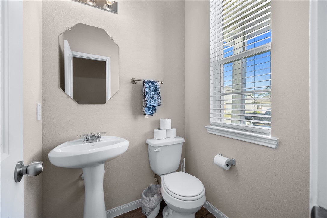 974 Harper Lane Bryan, TX 77803 - Photo 15 of 38 Bathroom featuring a textured wall