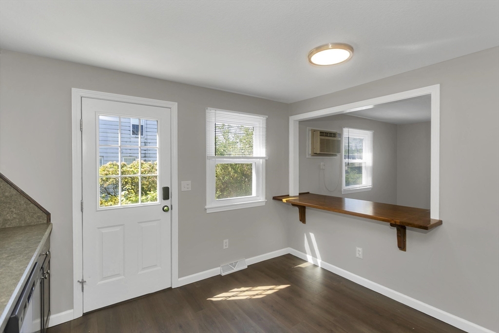 105 Mazarin Street Springfield, MA 01151 - Photo 8 of 25