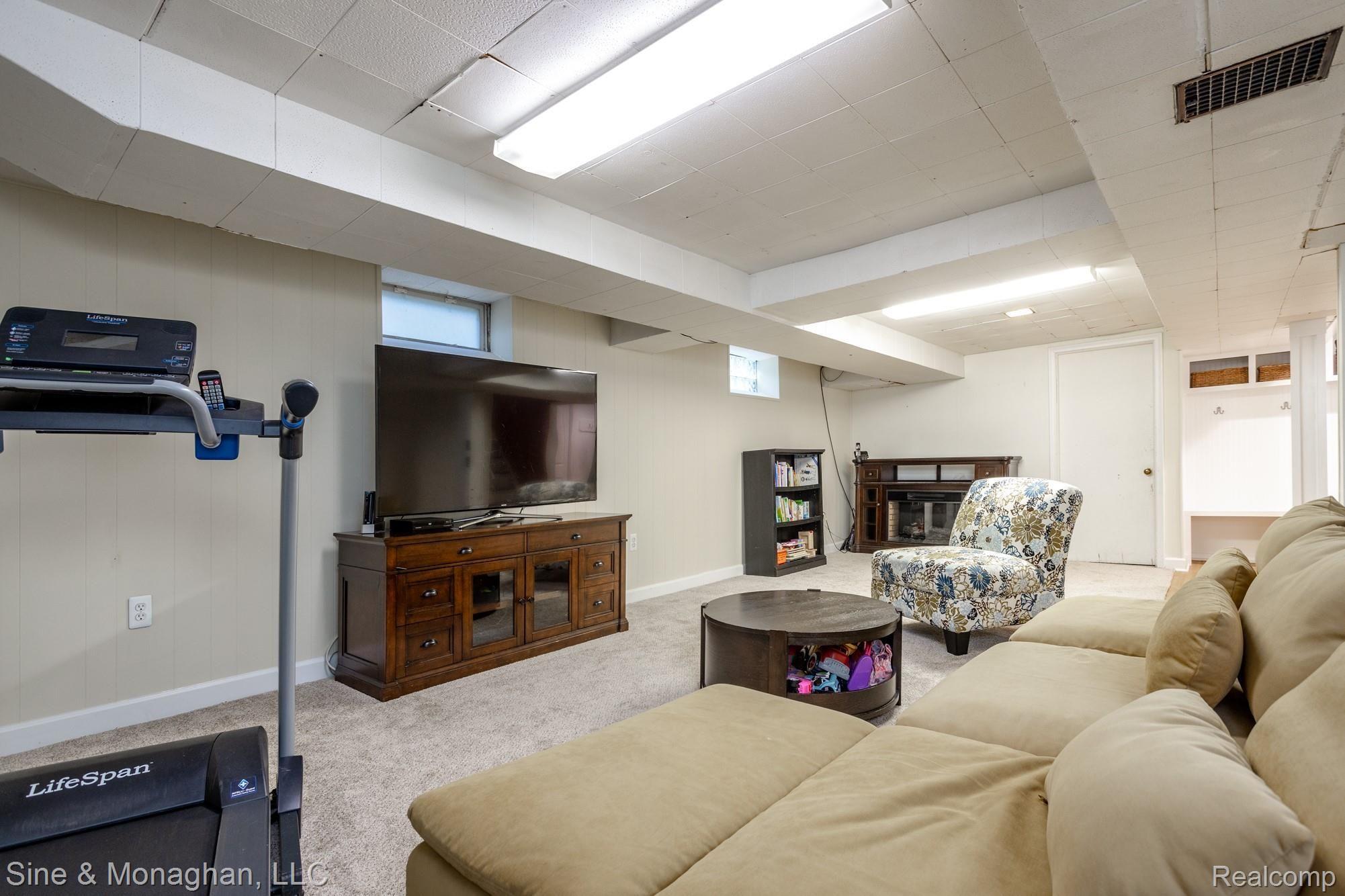 1015 Hawthorne Road Grosse Pointe, MI 48236 - Photo 26 of 40 1015 Hawthorne S036.jpg