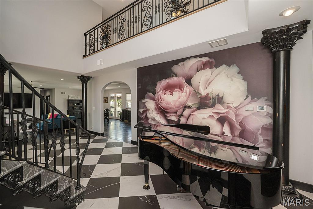 604 Glyn Cagny Road Ballwin, MO 63021 - Photo 9 of 74