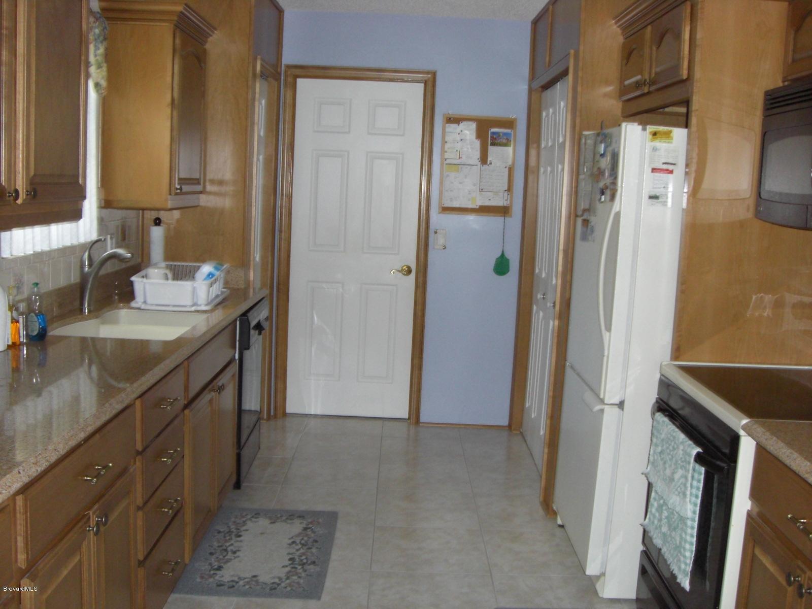 144 Del Monte Road, Unit 15 Sebastian, FL 32958 - Photo 2 of 9 144 Wimbrow 002