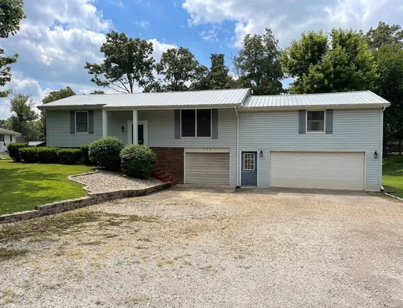 $229,900 | 203 Elmwood Drive, Watson, IL 62473