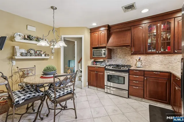 $750,000 | 32 Augusta Drive, Wayne, NJ 07470