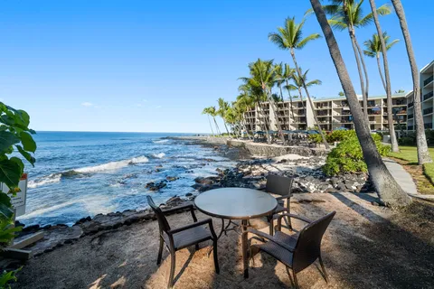 $675,000 | 75-6106 Alii Drive, Unit 114, Kailua-Kona, HI 96740