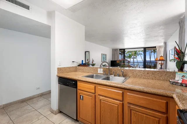 $675,000 | 75-6106 Alii Drive, Unit 114, Kailua-Kona, HI 96740