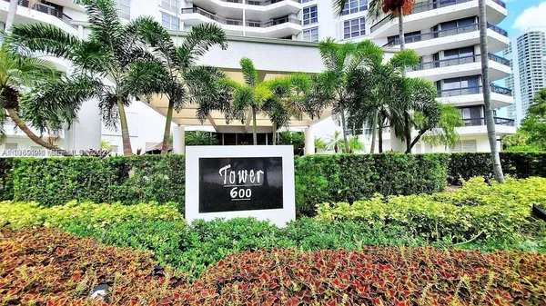 $3,100 | 3400 Northeast 192 Street, Unit PH7, Aventura, FL 33180