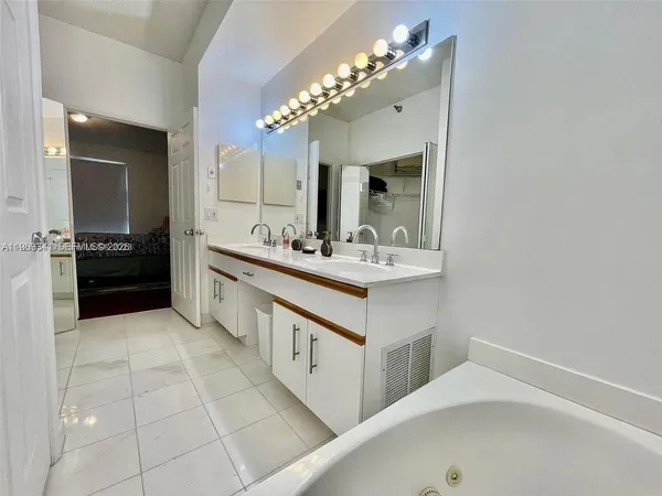 $3,100 | 3400 Northeast 192 Street, Unit PH7, Aventura, FL 33180