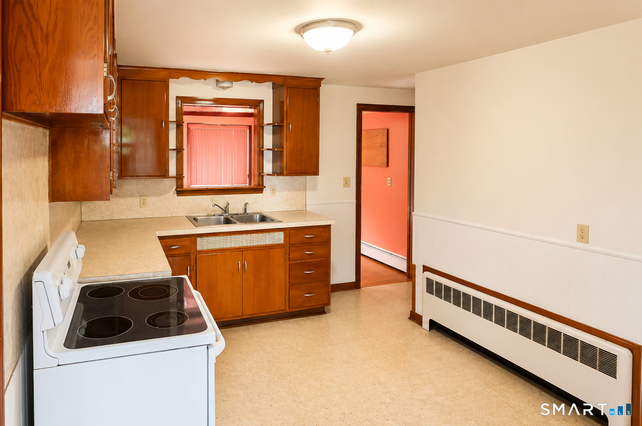 35 Lorraine Road Wethersfield, CT 06109 - Photo 7 of 17