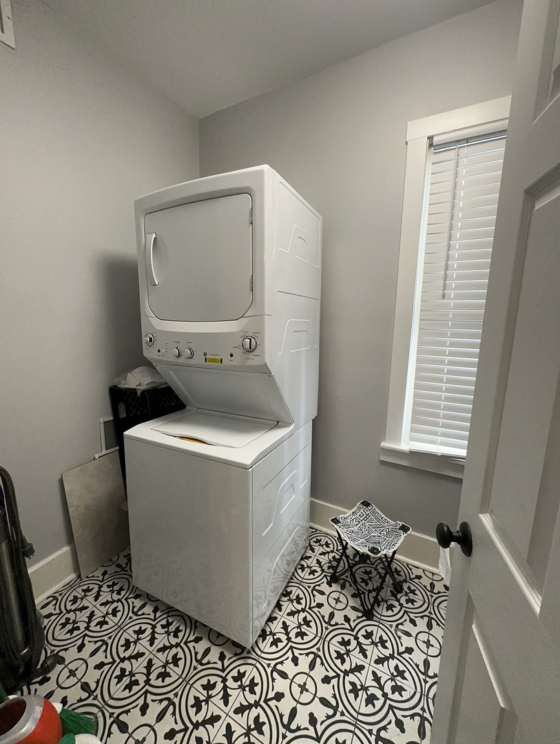 3062 South Lyman Street, Unit 2 Chicago, IL 60608 - Photo 5 of 7 a utility room with a window