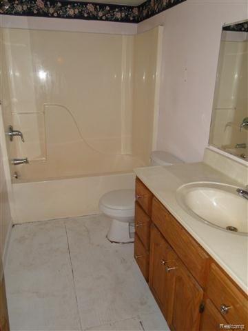 1401 Indian Road Lapeer, MI 48446 - Photo 11 of 20 Basement Fiull Bath.JPG