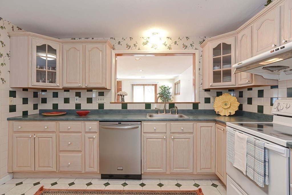 14 Peterson Road Natick, MA 01760 - Photo 10 of 28
