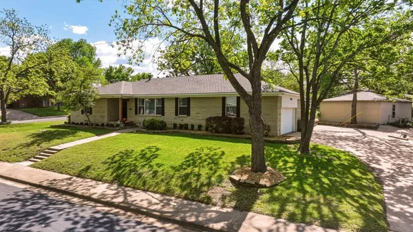 $465,000 | 2367 Rockyglen Drive, Dallas, TX 75228