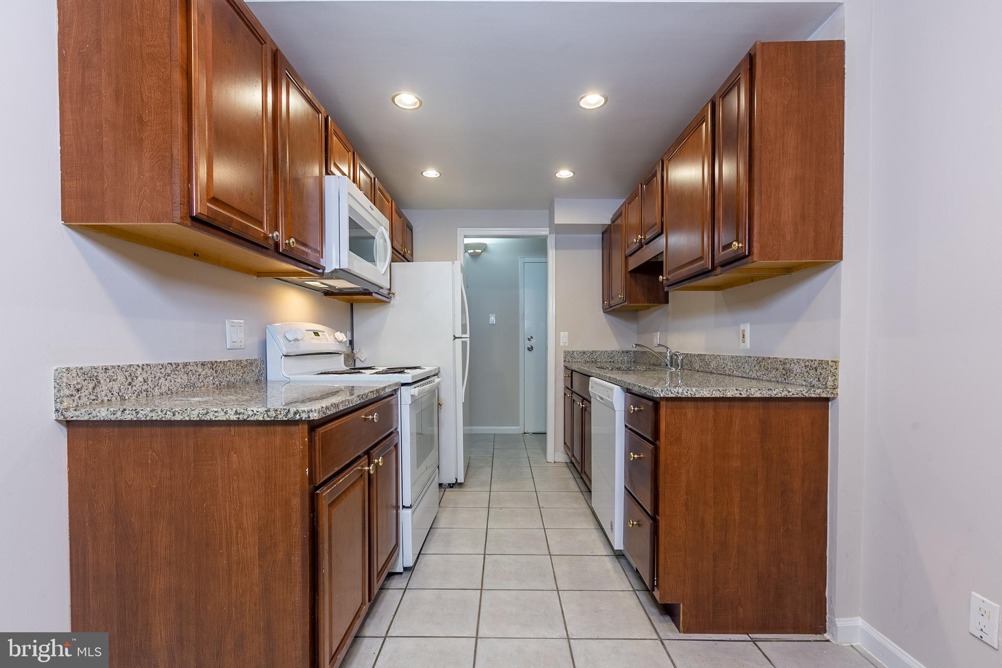 11652 Stoneview Square, Unit 12C Reston, VA 20191 - Photo 4 of 37 Gallery Image 4