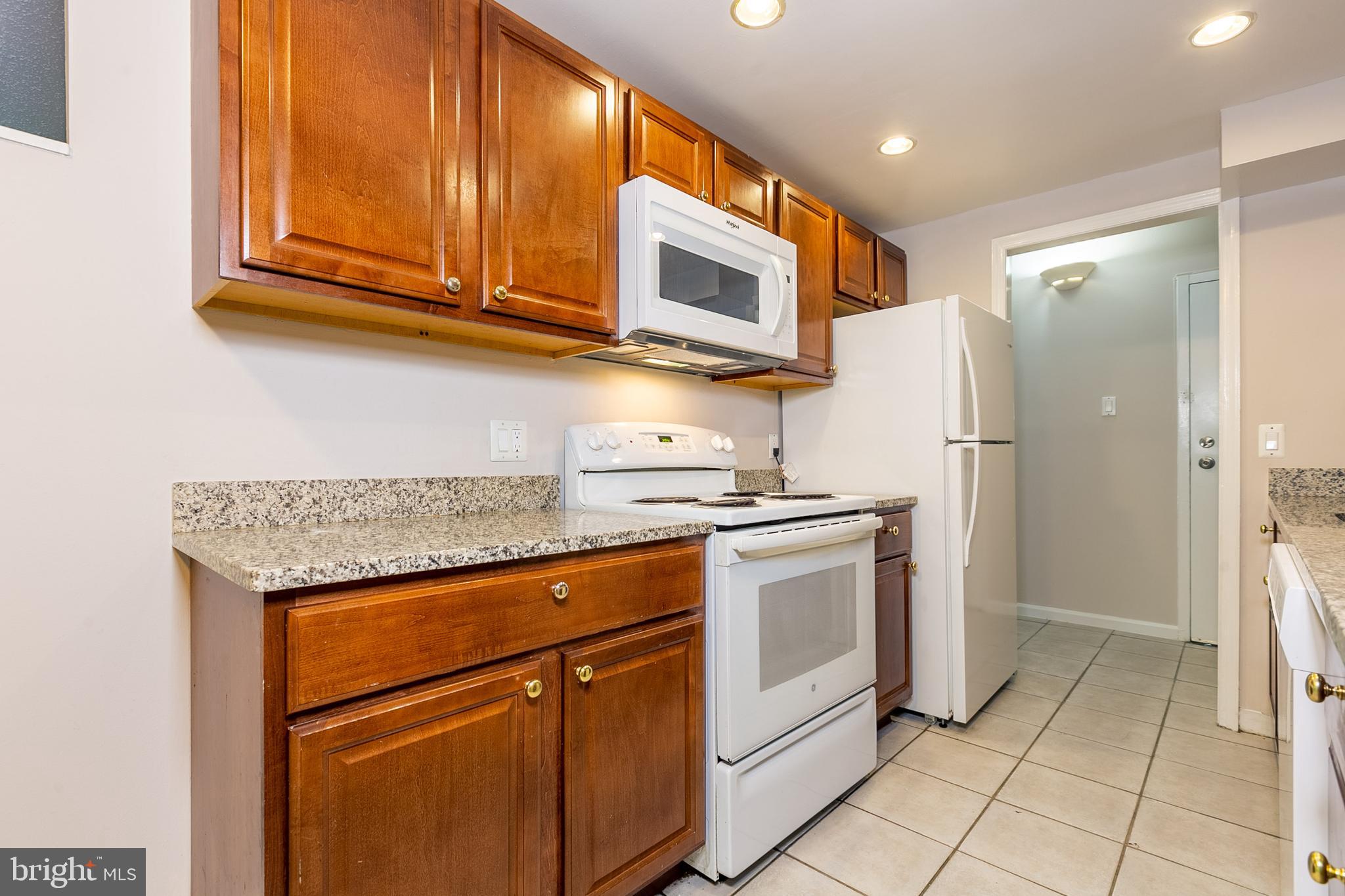 11652 Stoneview Square, Unit 12C Reston, VA 20191 - Photo 5 of 37 Gallery Image 5