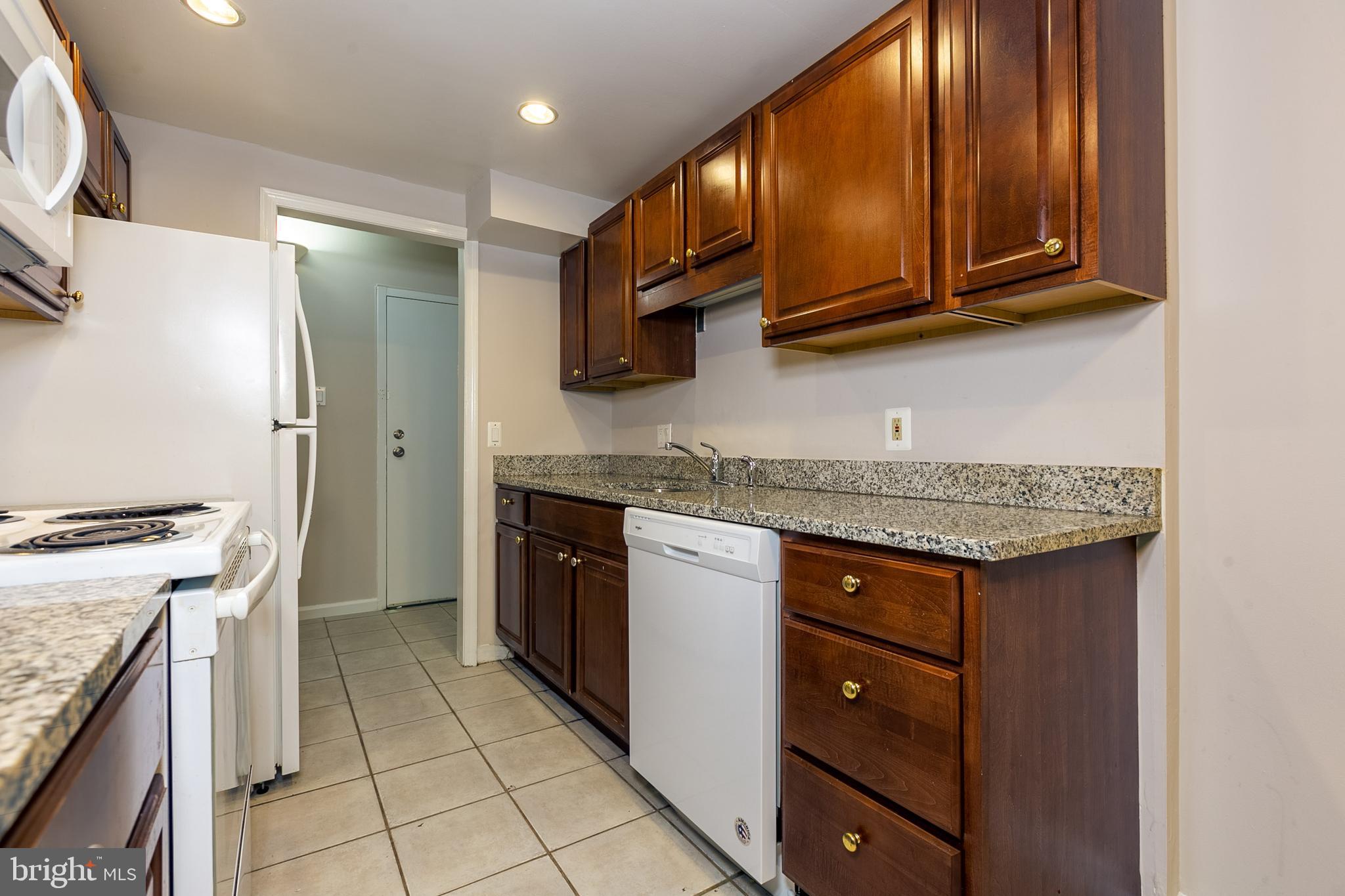 11652 Stoneview Square, Unit 12C Reston, VA 20191 - Photo 6 of 37 Gallery Image 6
