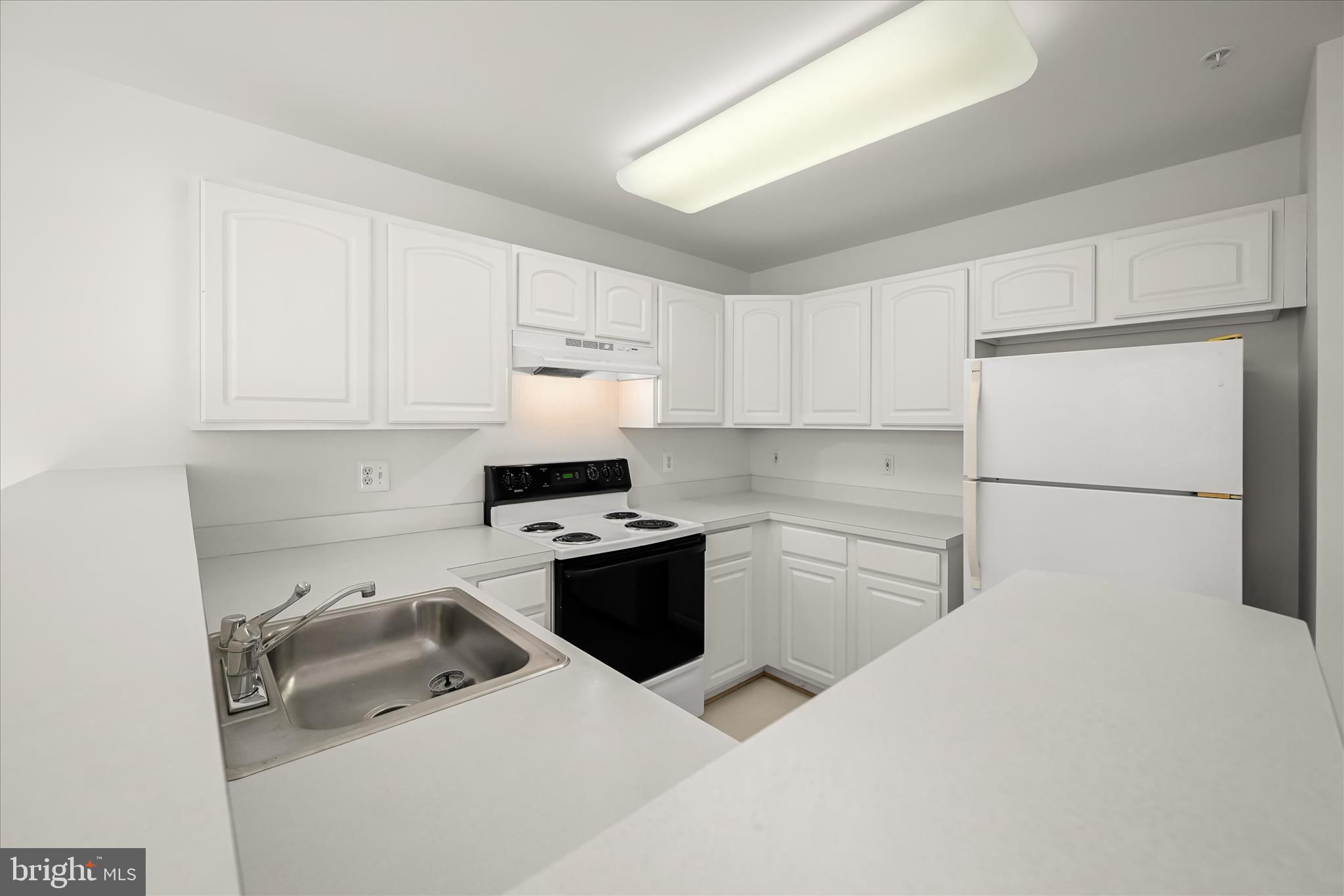 1974 Scotts Crossing Way, Unit 102 Annapolis, MD 21401 - Photo 13 of 36 Eat-In Kitchen