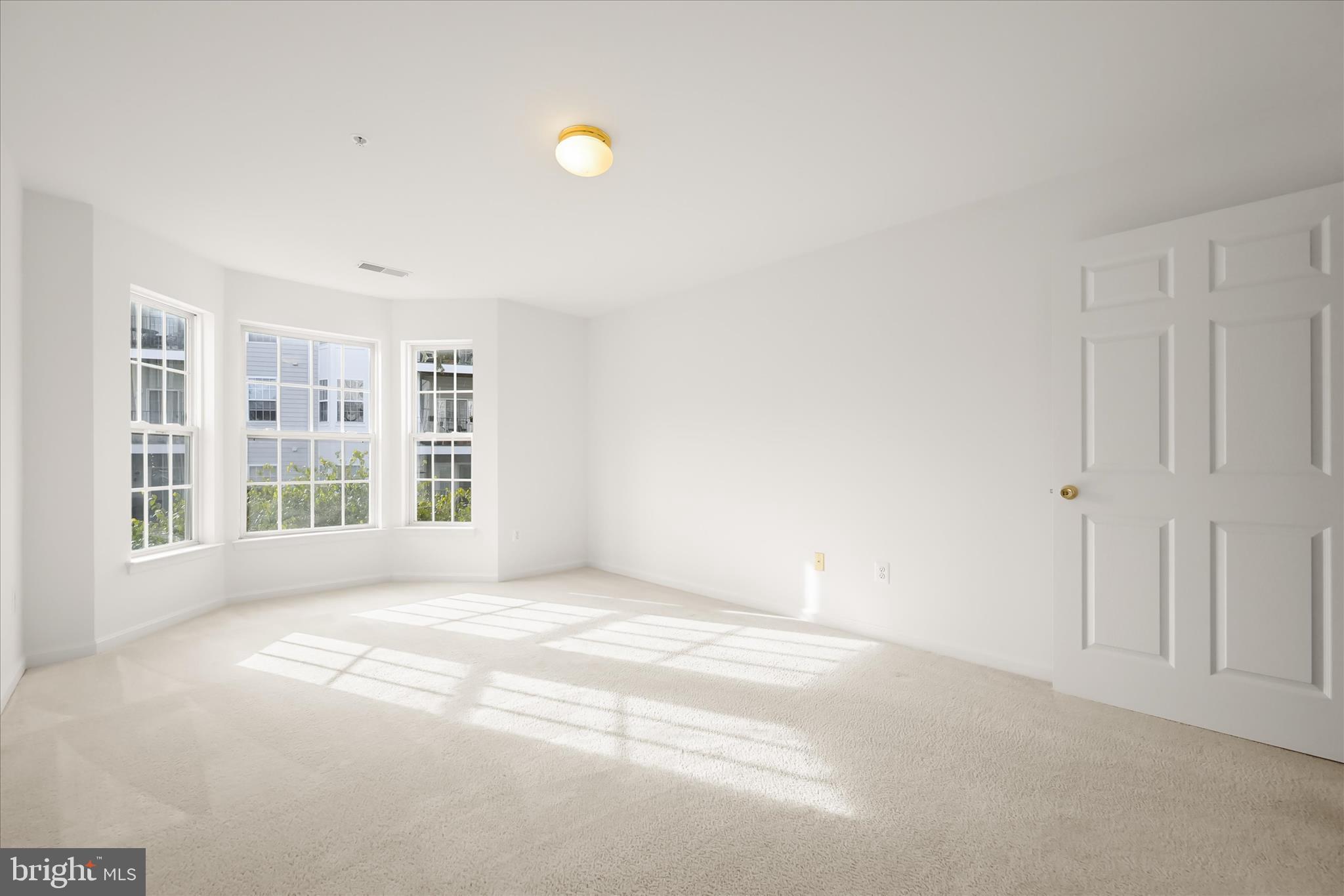 1974 Scotts Crossing Way, Unit 102 Annapolis, MD 21401 - Photo 18 of 36 Primary Bedroom - En-Suite Full Bath