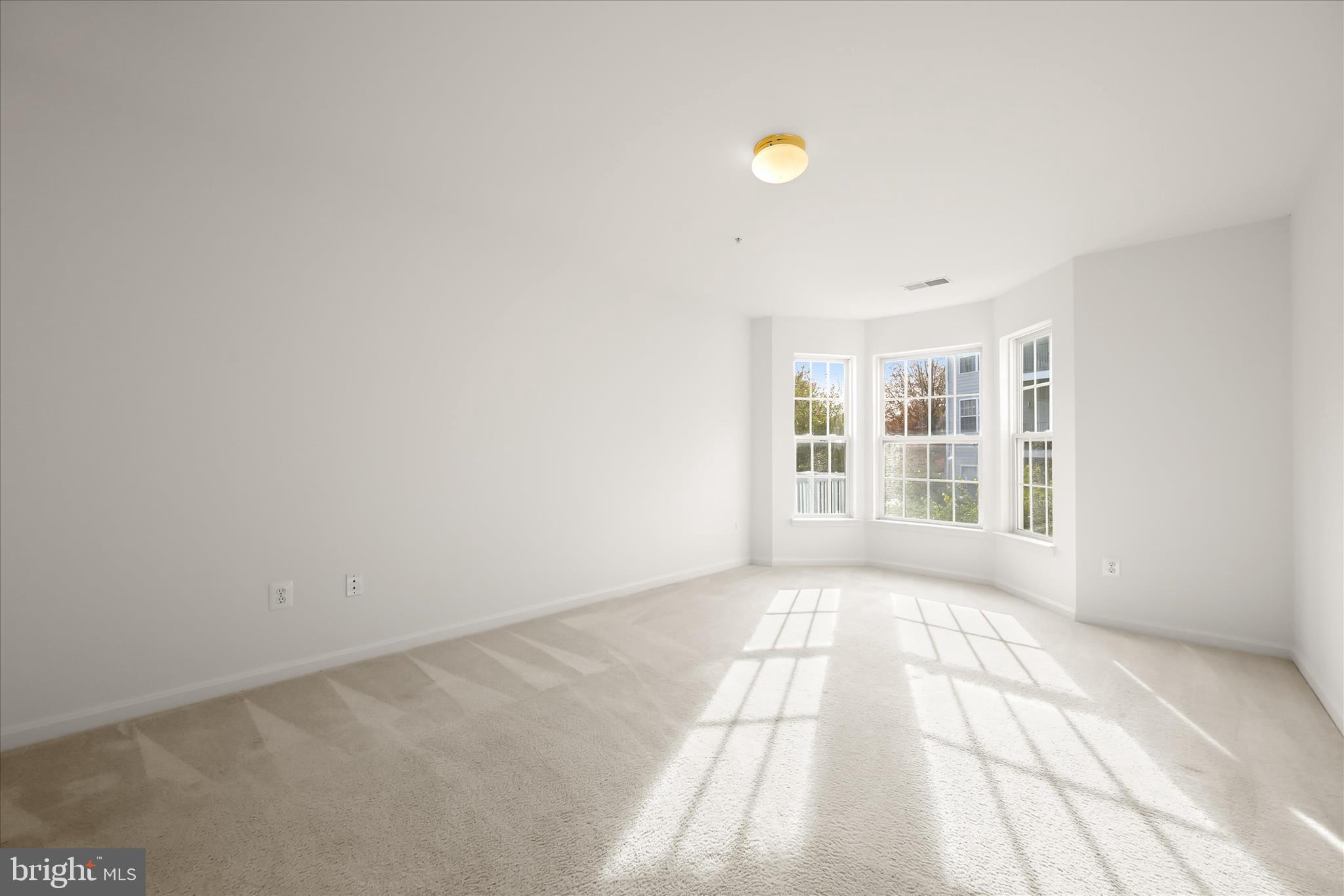 1974 Scotts Crossing Way, Unit 102 Annapolis, MD 21401 - Photo 19 of 36 Primary Bedroom - En-Suite Full Bath