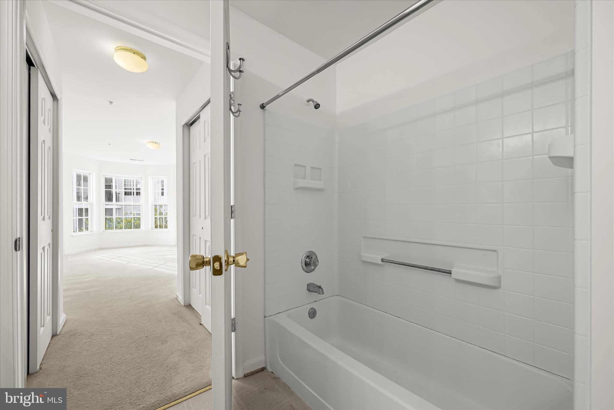 1974 Scotts Crossing Way, Unit 102 Annapolis, MD 21401 - Photo 21 of 36 Primary En-Suite Full Bath