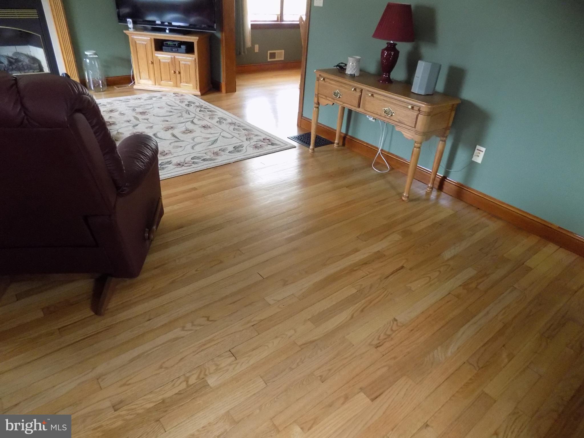 33 Mansion Road Linthicum Heights, MD 21090 - Photo 23 of 30 Living Room