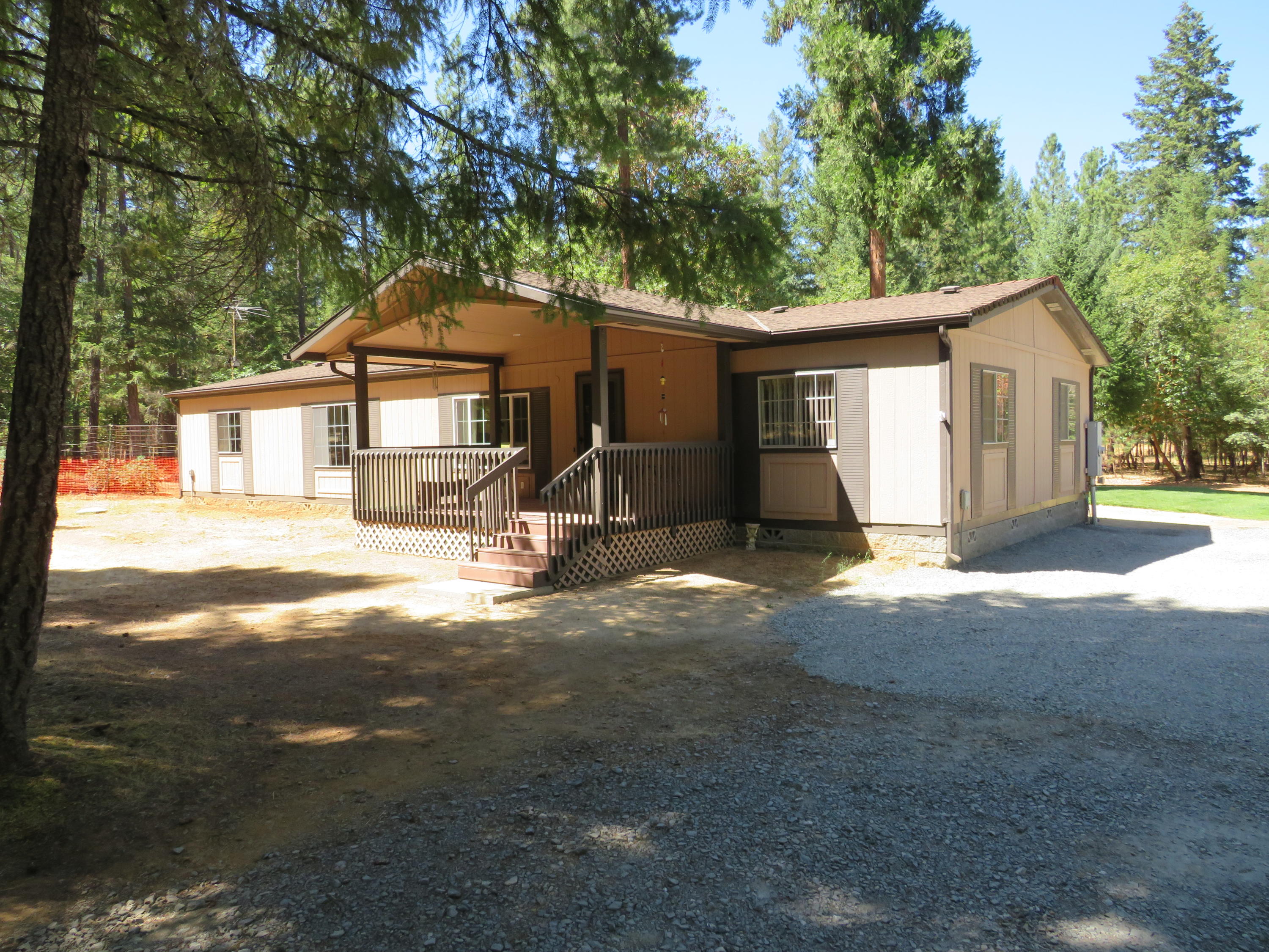 660 Queens Branch Road Rogue River, OR 97537 - Photo 8 of 34 Front of Home