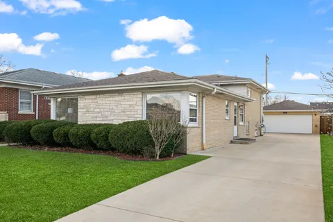 $425,000 | 2610 Sunnyside Avenue, Westchester, IL 60154