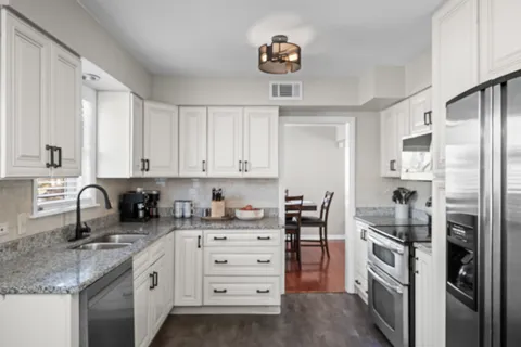 $425,000 | 2610 Sunnyside Avenue, Westchester, IL 60154