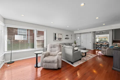 $425,000 | 2610 Sunnyside Avenue, Westchester, IL 60154