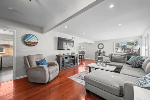 $425,000 | 2610 Sunnyside Avenue, Westchester, IL 60154