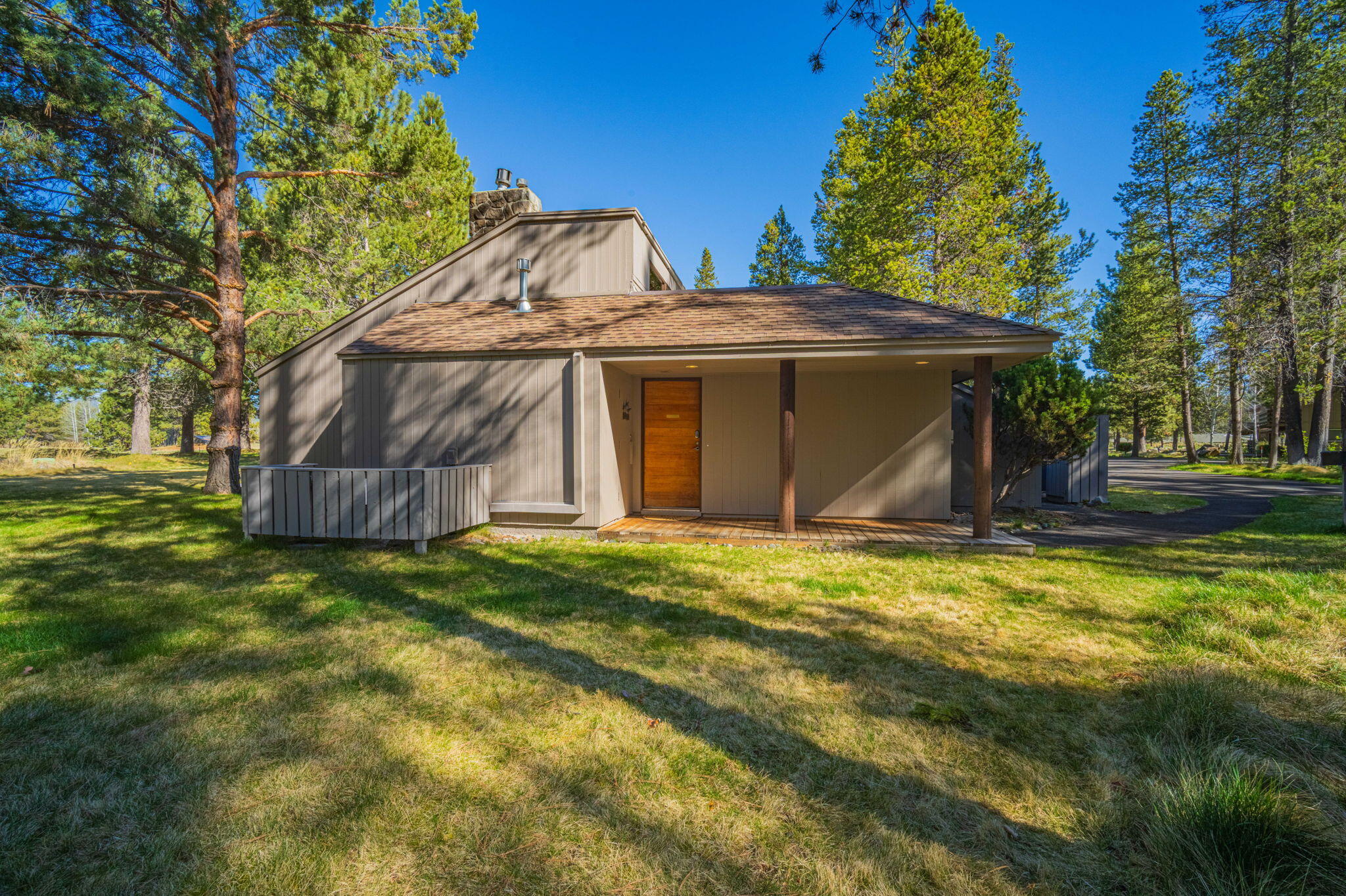 57258 Island Road, Unit 58 Sunriver, OR 97707 - Photo 3 of 30 2-web-or-mls-58 Meadow House-2