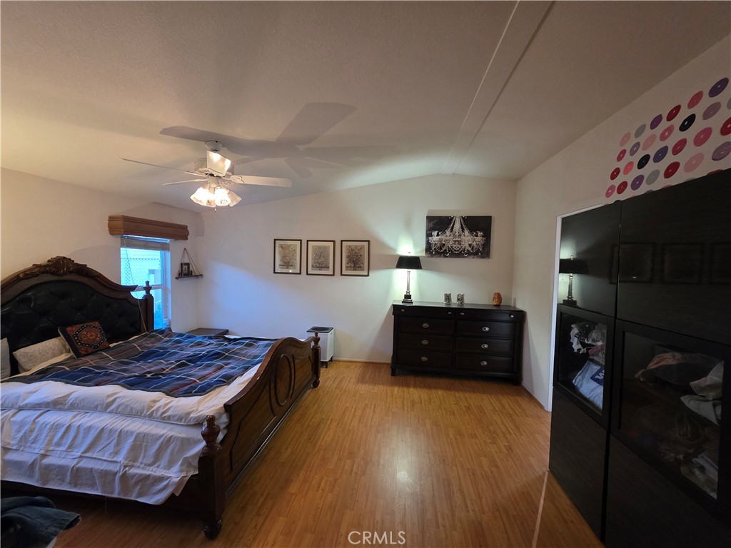 4800 Daleview Avenue, Unit 121 El Monte, CA 91731 - Photo 5 of 10 a bedroom with a bed and a dresser